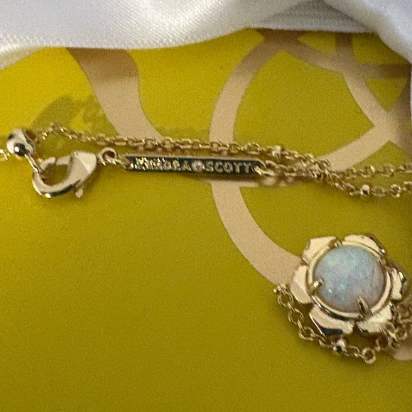 Kendra Scott Susie Gold Pendant Necklace in White Kyocera Opal - Picture 8 of 16